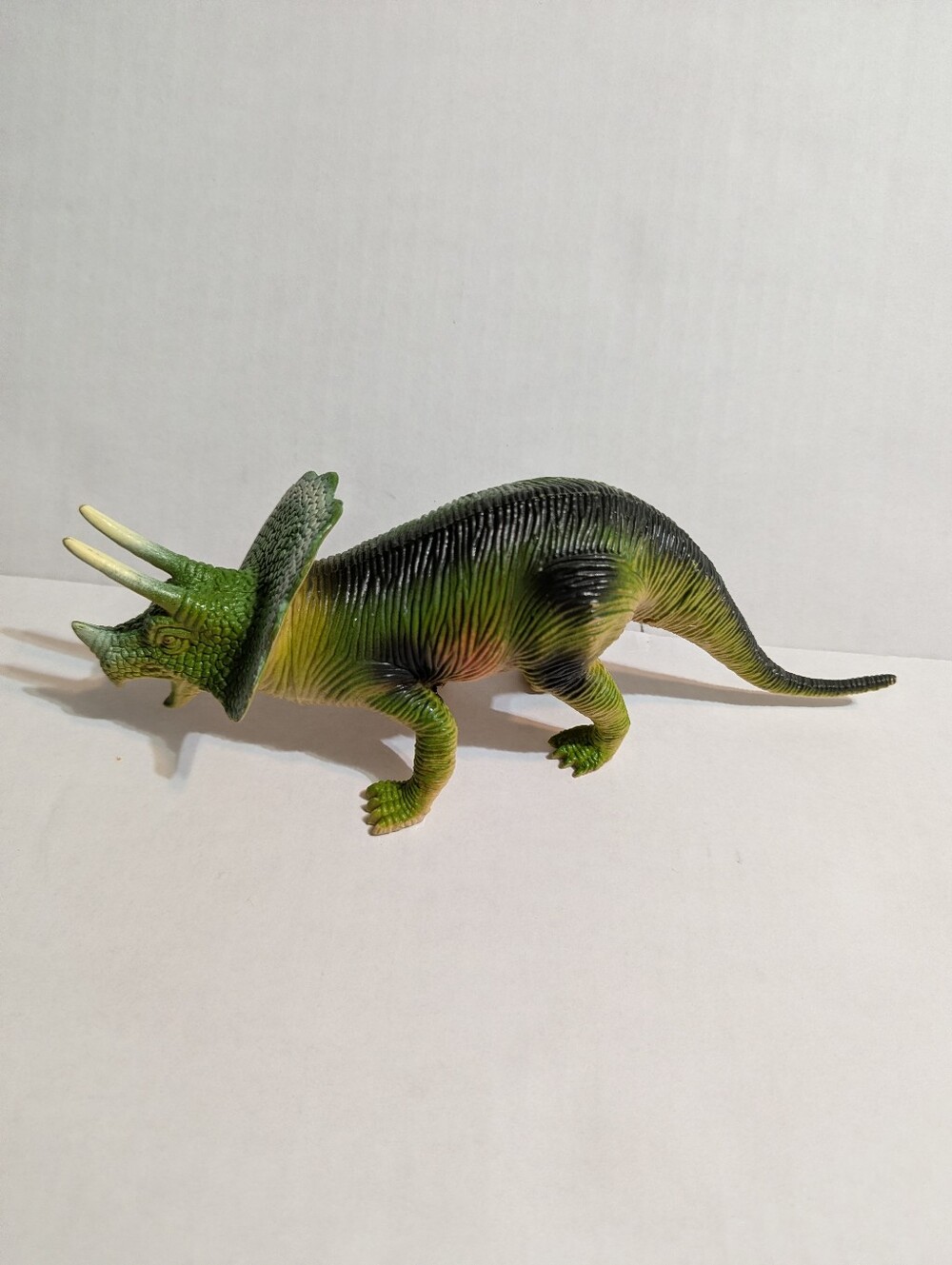 Vintage 1998  TRICERATOPS Plastic Toy Figure Dinosaur Green Made InChina